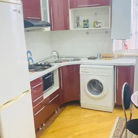 In Baku 90.0 m² apartment is for rent - Image 2