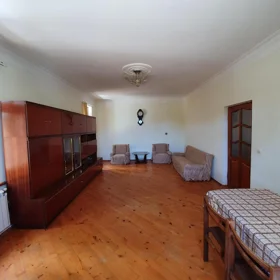 In nan 190.0 m² house with 5.0 rooms is for sale - Image 2