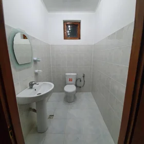 In nan 190.0 m² house with 5.0 rooms is for sale - Image 5