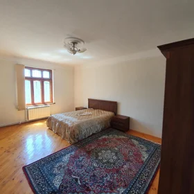 In nan 190.0 m² house with 5.0 rooms is for sale - Image 7