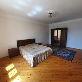 In nan 190.0 m² house with 5.0 rooms is for sale - Image 9