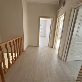 In nan 180.0 m² house with 4.0 rooms is for sale - Image 9