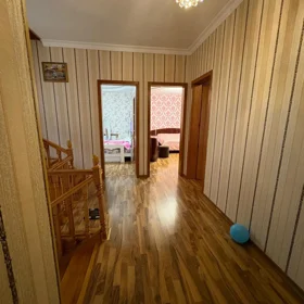 In Baku 180.0 m² house with 4.0 rooms is for rent - Image 2