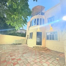 In Baku 180.0 m² house with 4.0 rooms is for rent - Image 3
