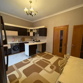 In Baku 180.0 m² house with 4.0 rooms is for rent - Image 6
