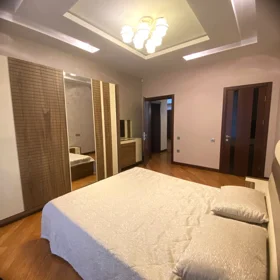 In Baku 150.0 m² apartment is for rent - Image 9
