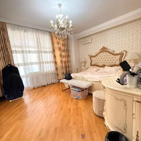 In Səbail rayonu 180.0 m² apartment is for sale - Image 2