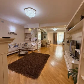 In Səbail rayonu 180.0 m² apartment is for sale - Image 3