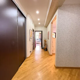 In Səbail rayonu 180.0 m² apartment is for sale - Image 6
