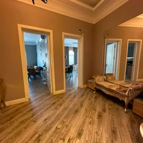 In Baku 235.0 m² apartment is for rent - Image 9