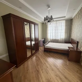 In Baku 150.0 m² apartment is for rent - Image 8
