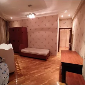 In Baku 221.0 m² apartment is for rent - Image 5