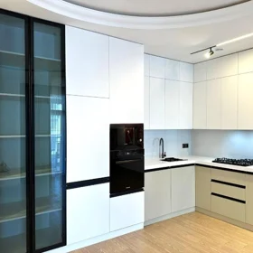 In Baku 92.0 m² apartment is for sale - Image 2