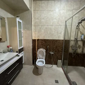 In Baku 140.0 m² apartment is for rent - Image 2