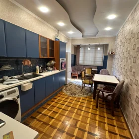 In Baku 140.0 m² apartment is for rent - Image 3