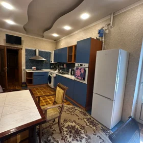In Baku 140.0 m² apartment is for rent - Image 4