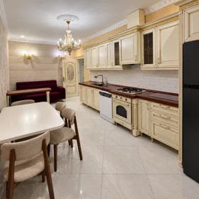 In Baku 112.0 m² apartment is for rent - Image 9