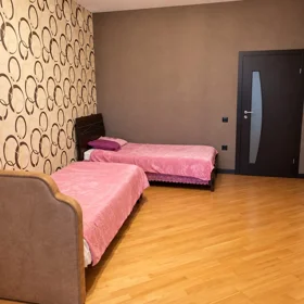 In Baku 140.0 m² apartment is for rent - Image 6