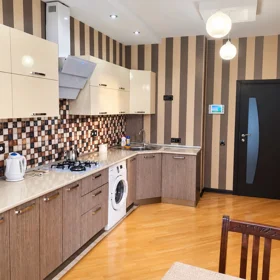 In Baku 140.0 m² apartment is for rent - Image 9