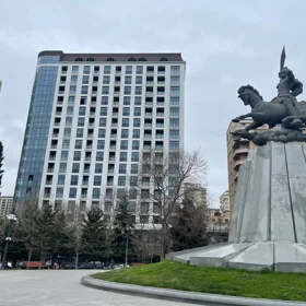 In Baku 137.0 m² apartment is for sale - Image 3