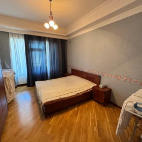 In Baku 260.0 m² apartment is for rent - Image 2