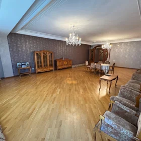 In Baku 260.0 m² apartment is for rent - Image 3