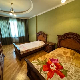 In Baku 260.0 m² apartment is for rent - Image 6