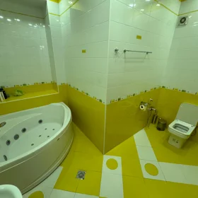 In Baku 260.0 m² apartment is for rent - Image 7