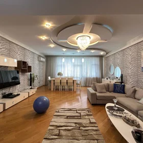 In Baku 202.0 m² apartment is for sale - Image 3