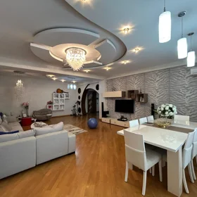 In Baku 202.0 m² apartment is for sale - Image 6