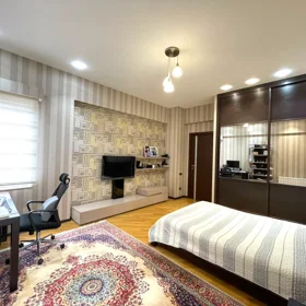 In Baku 200.0 m² apartment is for sale - Image 2