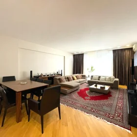 In Baku 200.0 m² apartment is for sale - Image 4