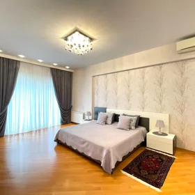 In Baku 200.0 m² apartment is for sale - Image 7