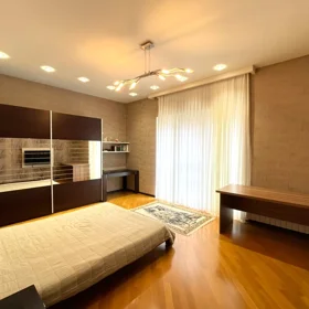In Baku 200.0 m² apartment is for sale - Image 9