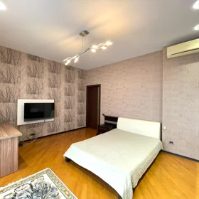 In Baku 200.0 m² apartment is for sale - Image 10