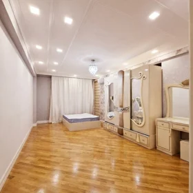 In Baku 110.0 m² apartment is for rent - Image 4