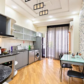 In Baku 165.0 m² apartment is for sale - Image 9