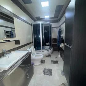 In Baku 165.0 m² apartment is for sale - Image 9