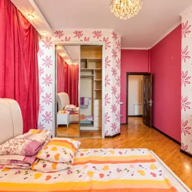 In Baku 135.0 m² apartment is for rent - Image 5