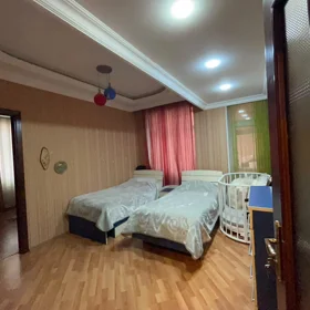 In Baku 100.0 m² apartment is for sale - Image 2