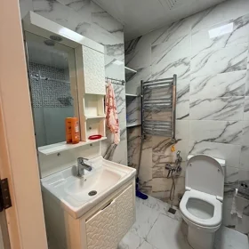 In Baku 70.0 m² apartment is for rent - Image 2