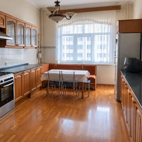 In Baku 120.0 m² apartment is for rent - Image 9