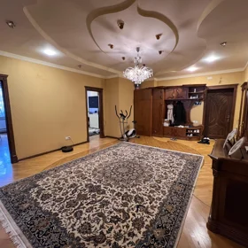 In Baku 185.0 m² apartment is for rent - Image 8