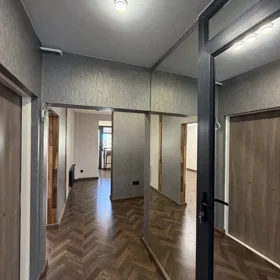 In Baku 60.0 m² apartment is for sale - Image 2