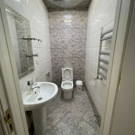 In Baku 180.0 m² apartment is for rent - Image 9