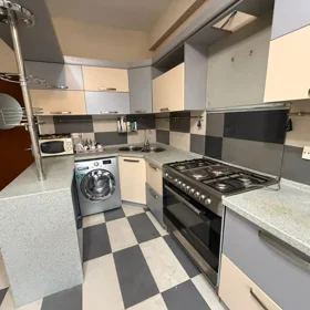 In Baku 140.0 m² apartment is for rent - Image 2