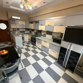 In Baku 140.0 m² apartment is for rent - Image 10