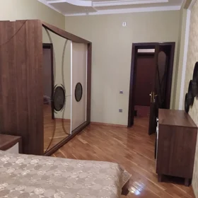 In Baku 225.0 m² apartment is for rent - Image 4
