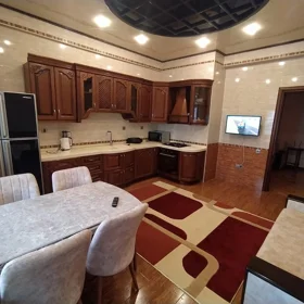 In Baku 225.0 m² apartment is for rent - Image 8