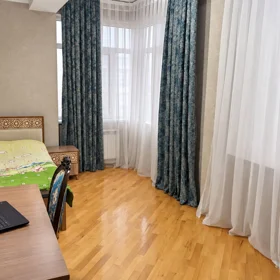 In Baku 135.0 m² apartment is for sale - Image 4